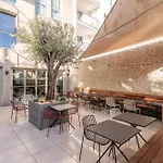 De La Cité Hotel