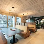 De La Cité Hotel