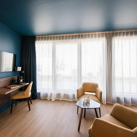 Отель De La Cite