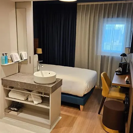 Отель De La Cite