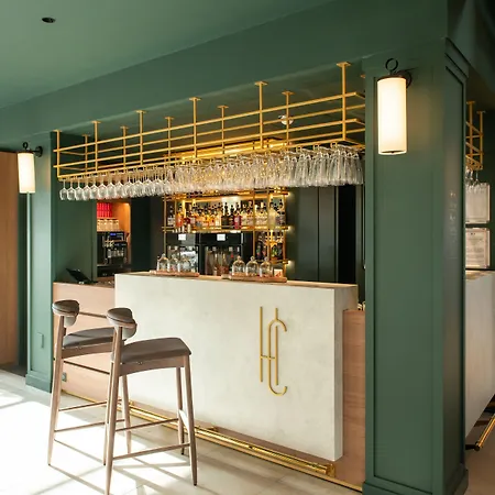 ホテル De La Cite 3*